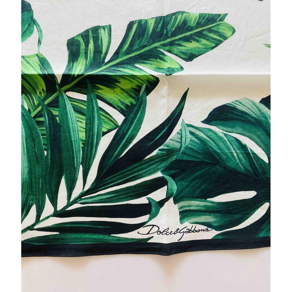 Dolce & Gabbana Jungle Tropical Green Leaves Print Cotton Scarf

Dolce & Gabbana Jungle Tropical Green leaves printed cotton scarf wrap 
Size 68cm x 68cm
100% cotton 
Made in Italy 
Brand new with tags

General information: 
Designer: Dolce &