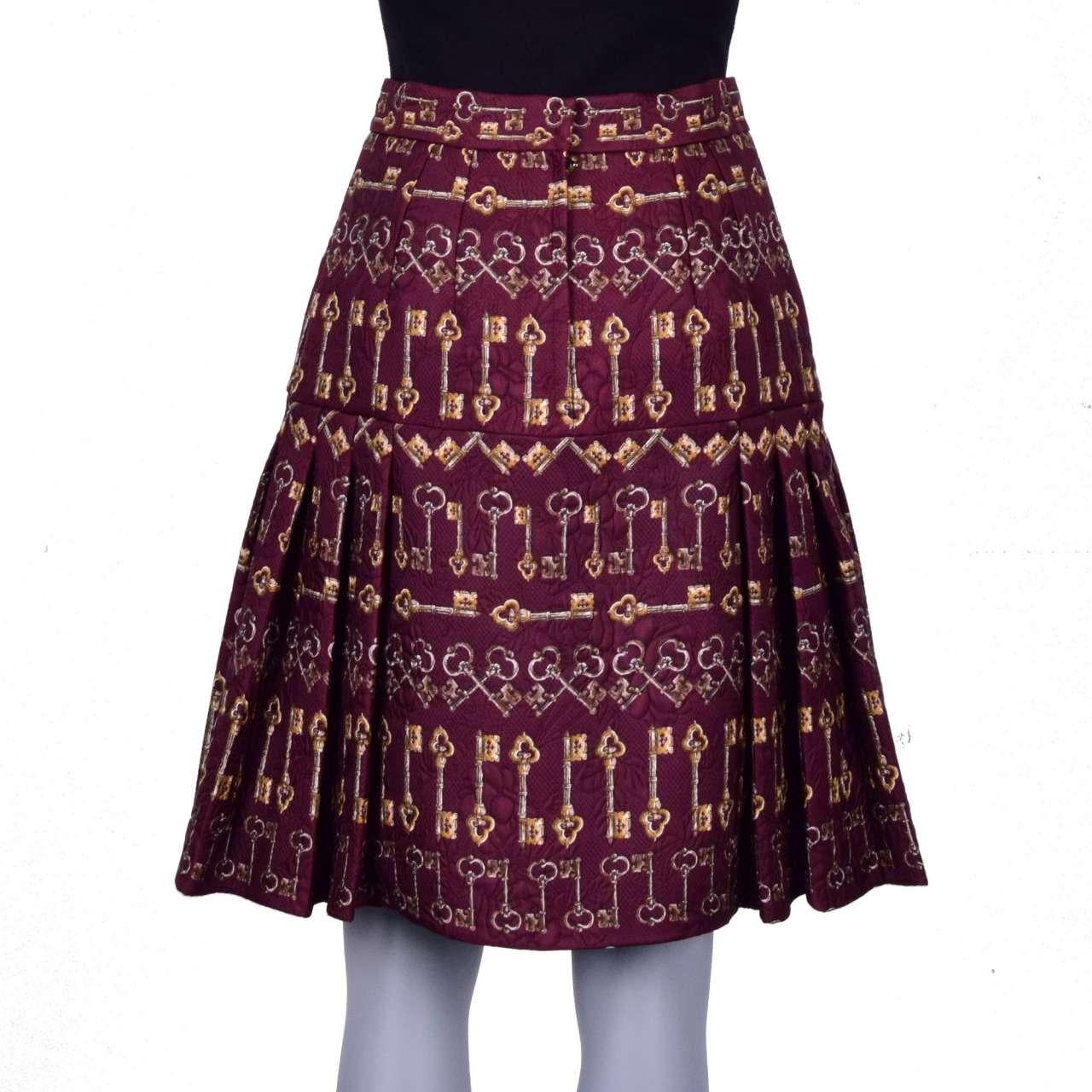 Dolce & Gabbana - Keys Printed Jacquard Skirt Bordeaux IT 40 In Excellent Condition For Sale In Erkrath, DE