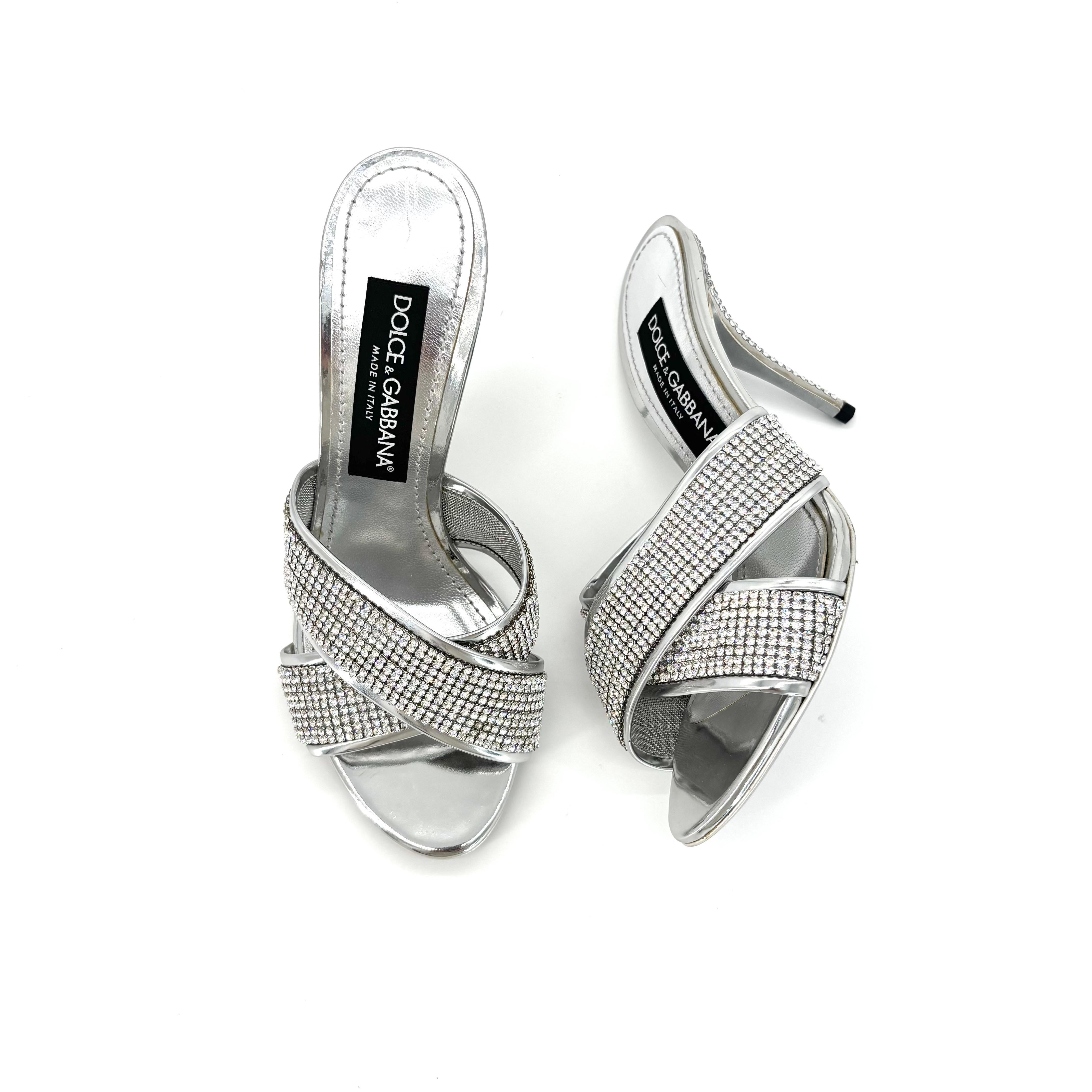 Dolce & Gabbana Kiera Crystal Mesh Mule Slip On Crossover Sandals 37 In condizioni ottime in vendita a Mechanicsville, VA