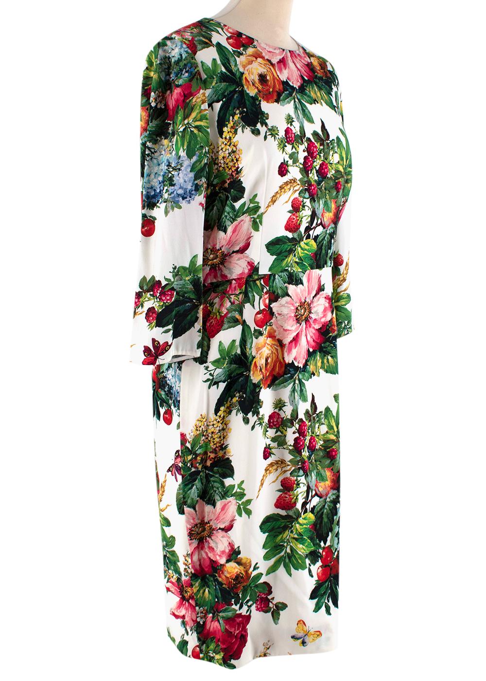 Dolce & Gabbana Knielanges weißes Blumenkleid

- Weißes Kleid mit Blumendruck 
- Ärmellänge viertel 
- Große Blumendrucke 
- Silberfarbener unsichtbarer Reißverschluss 
- Rundhalsausschnitt vorne, V-Ausschnitt hinten 

Kein 