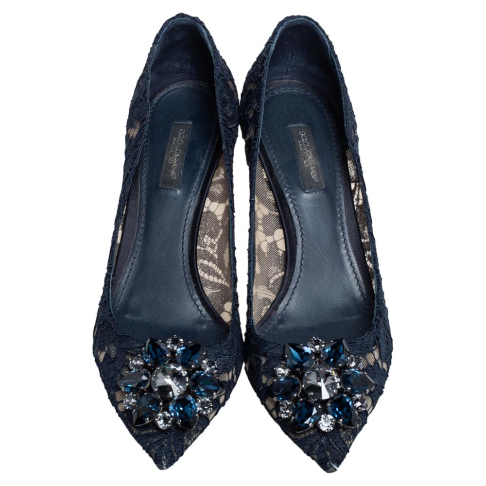 Dolce & Gabbana Spitze Bellucci Kristall verschönert spitze Zehenpumps Größe 37,5 im Zustand „Gut“ in Dubai, Al Qouz 2
