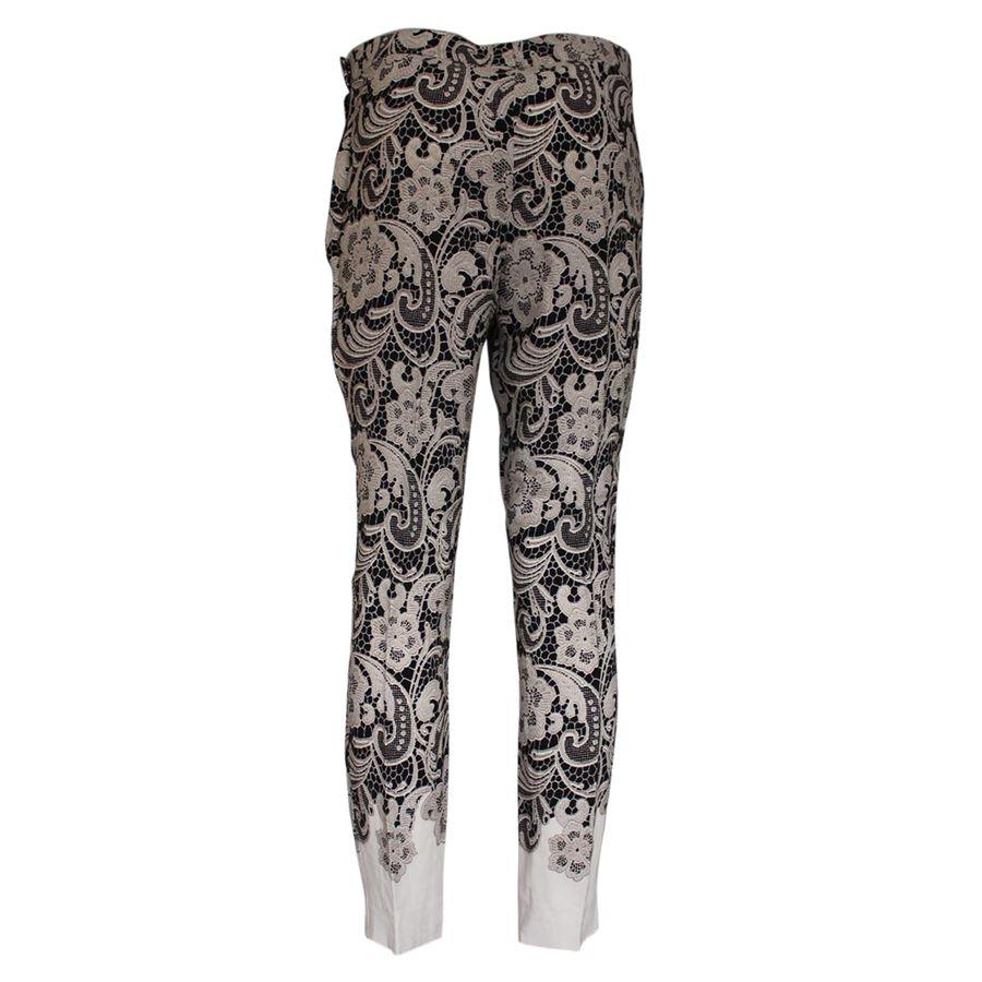 Beautiful pants by Dolce & Gabbana
Viscose
Beige, black and white colour
Lace effect
Total length cm 92 (36.22 inches)
Waist cm 38 (14.9 inches)
Worldwide express shipping included in the price !