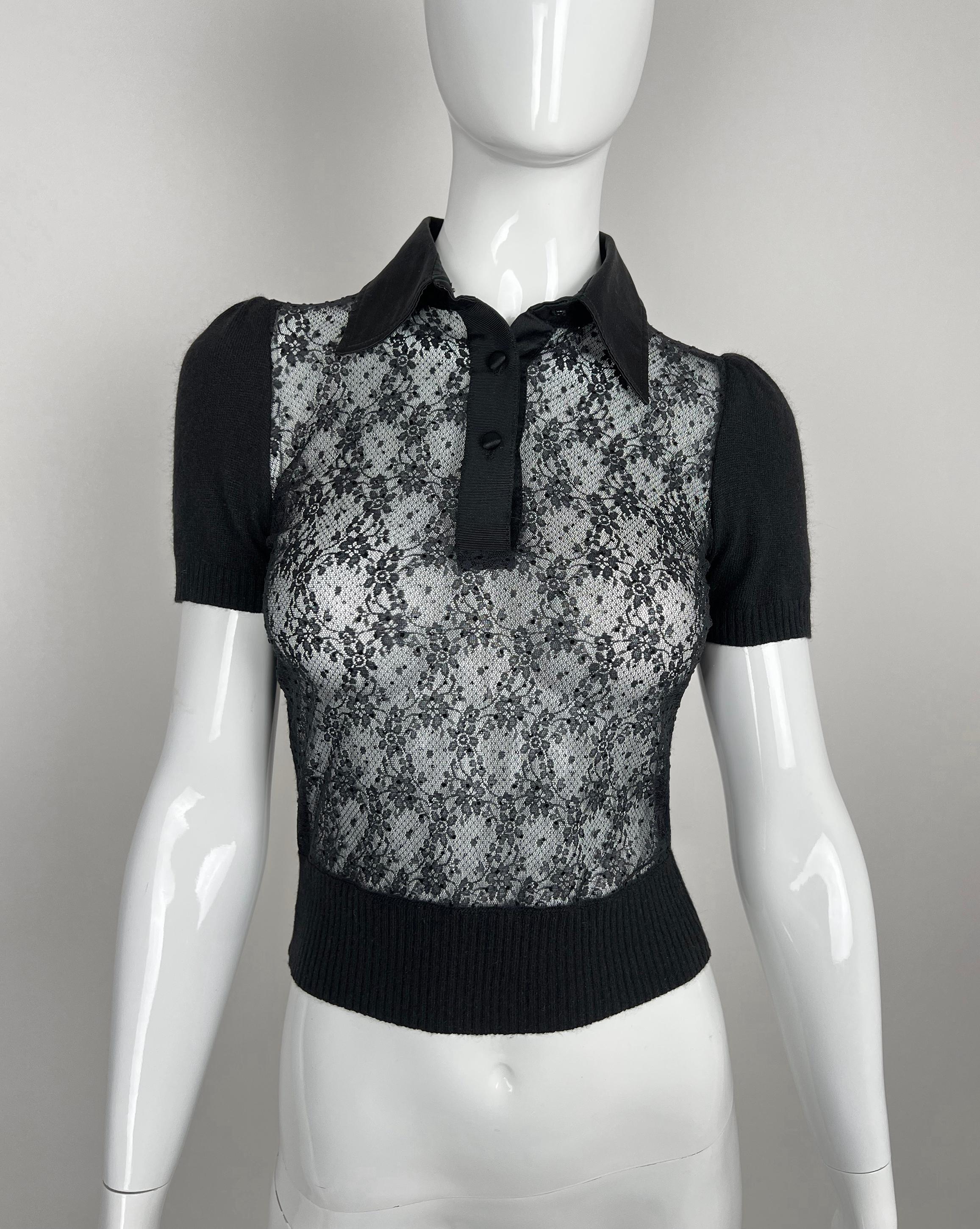 Dolce & Gabbana
Spitzen-Poloshirt

 

Größe XS
in Italien hergestellt
Farbe: schwarz
Zustand: leicht gebraucht
Material: 29% Schurwolle + 18% Nylon + 18% Viskose + 14% Polyamid + 14% Seide + 7% Kaschmir

 

Abmessungen:
Brustumfang ~ 41 cm
Ärmel ~