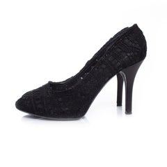 Dolce & Gabbana, Lace pump in black.