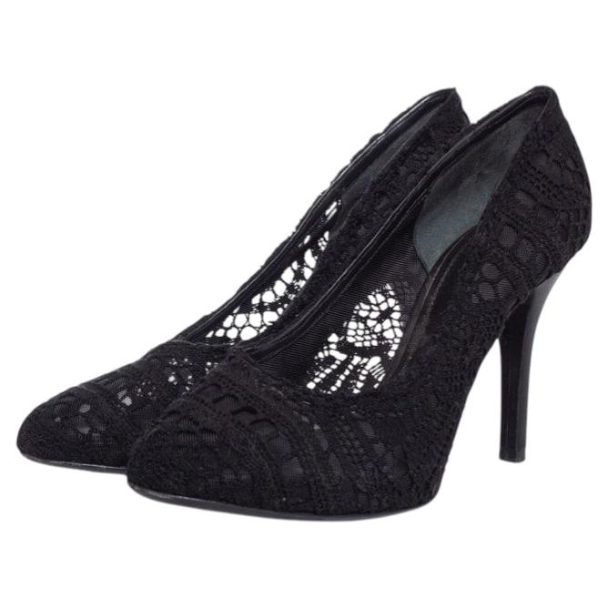 Dolce & Gabbana, Lace pump in black. For Sale