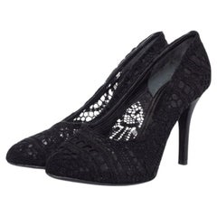 Dolce & Gabbana, Lace pump in black.