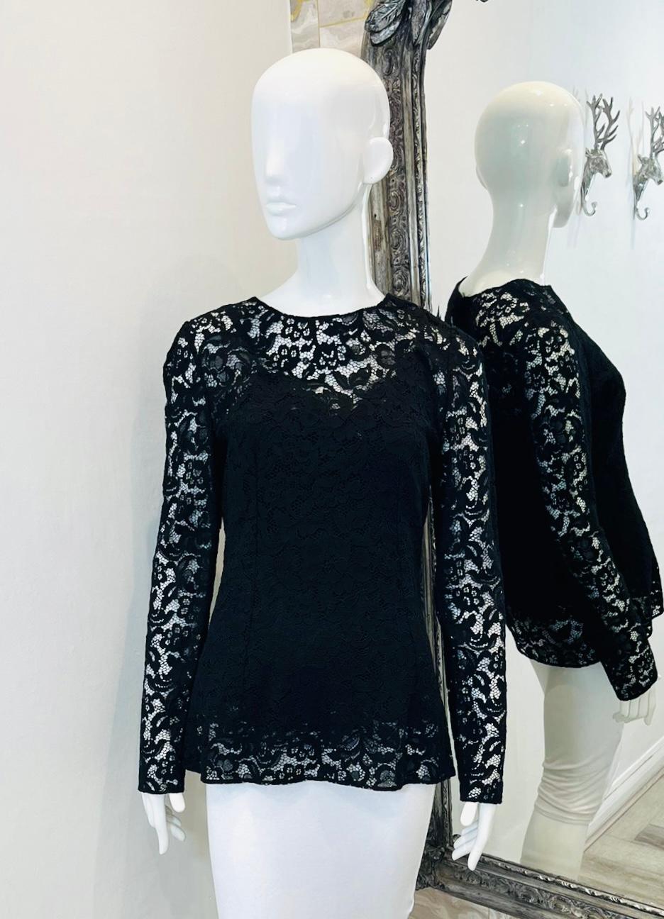 Dolce & Gabbana Lace Top

Black, long sleeved blouse designed with see-through floral lace overlay.

Detailed with slim fit, crew neckline and zip fastening to rear.

Size – 44IT

Condition – Very Good

Composition – 75% Viscose, 25% Nylon; Lining