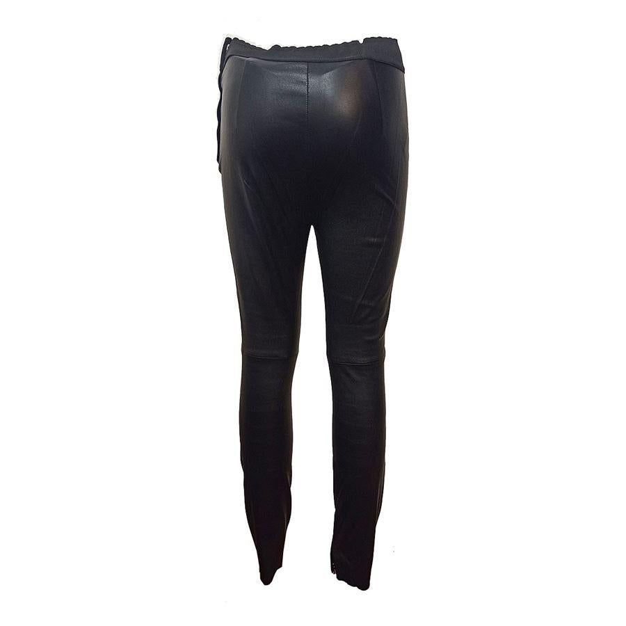 Lamb leather Black color Slightly stretched Total length cm 100 (39,3 inches) Waist cm 32 (12,5 inches)
