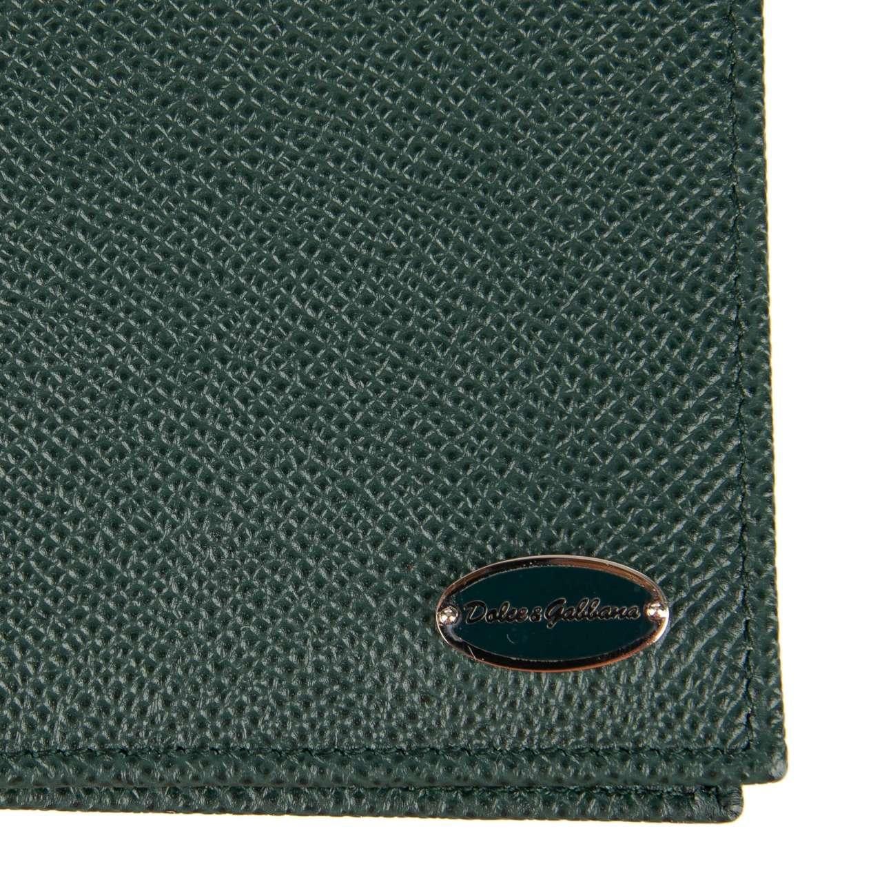 Dolce & Gabbana Large Dauphine Leather Wallet with Pockets and Logo Plate Green For Sale 1