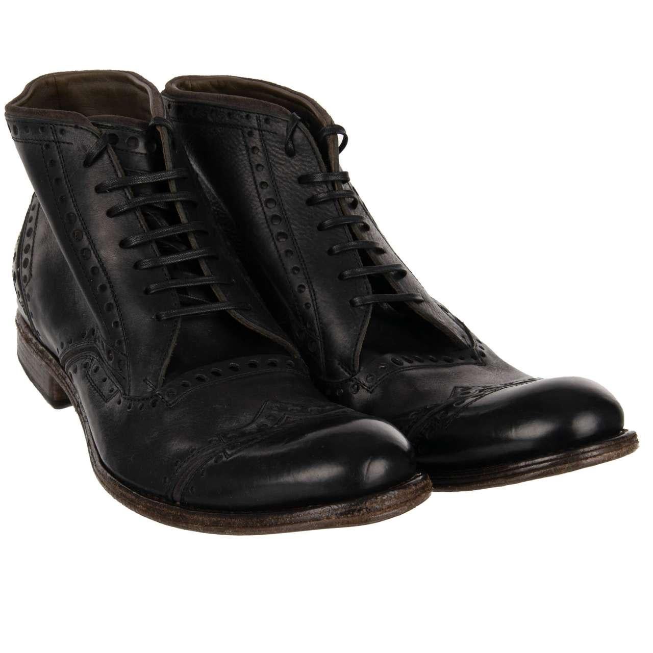 - Curved Ankle Boots SIRACUSA made of leather and cut-outs decorations in black by DOLCE & GABBANA - MADE IN ITALY - Former RRP: EUR 795 - New with Box - Model: CA6261-AP109-80999 - Material: 100% Calfskin - Sole: Leather - Color: Black - Height: