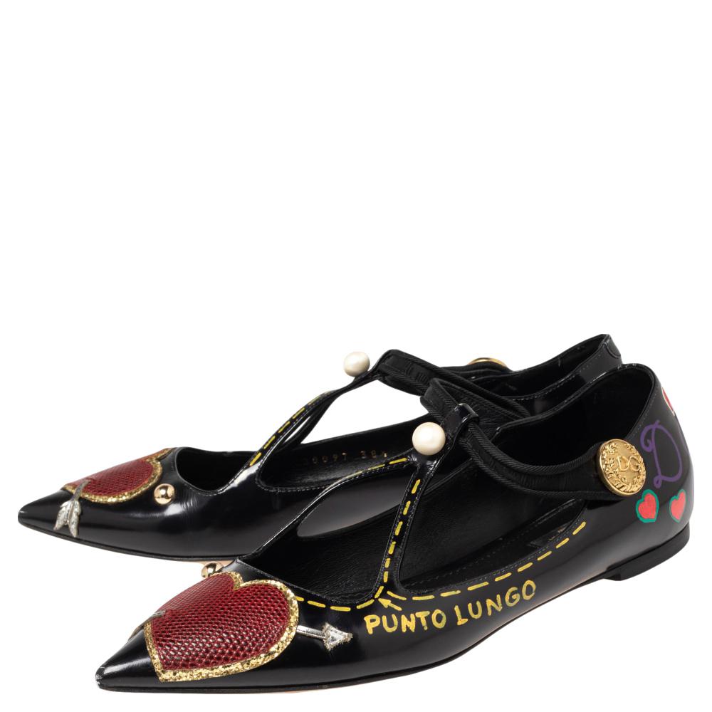 Dolce & Gabbana flache Ballerinas aus Leder mit spitzer Zehe und Bellucci-Applikation, Größe 38,5 (Schwarz)