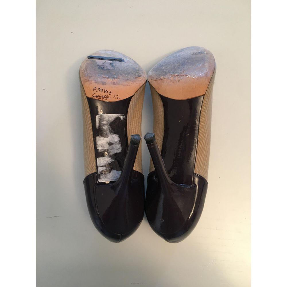 Black Dolce & Gabbana Leather Heels in Beige For Sale