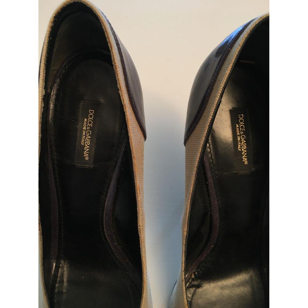 Women's Dolce & Gabbana Leather Heels in Beige For Sale