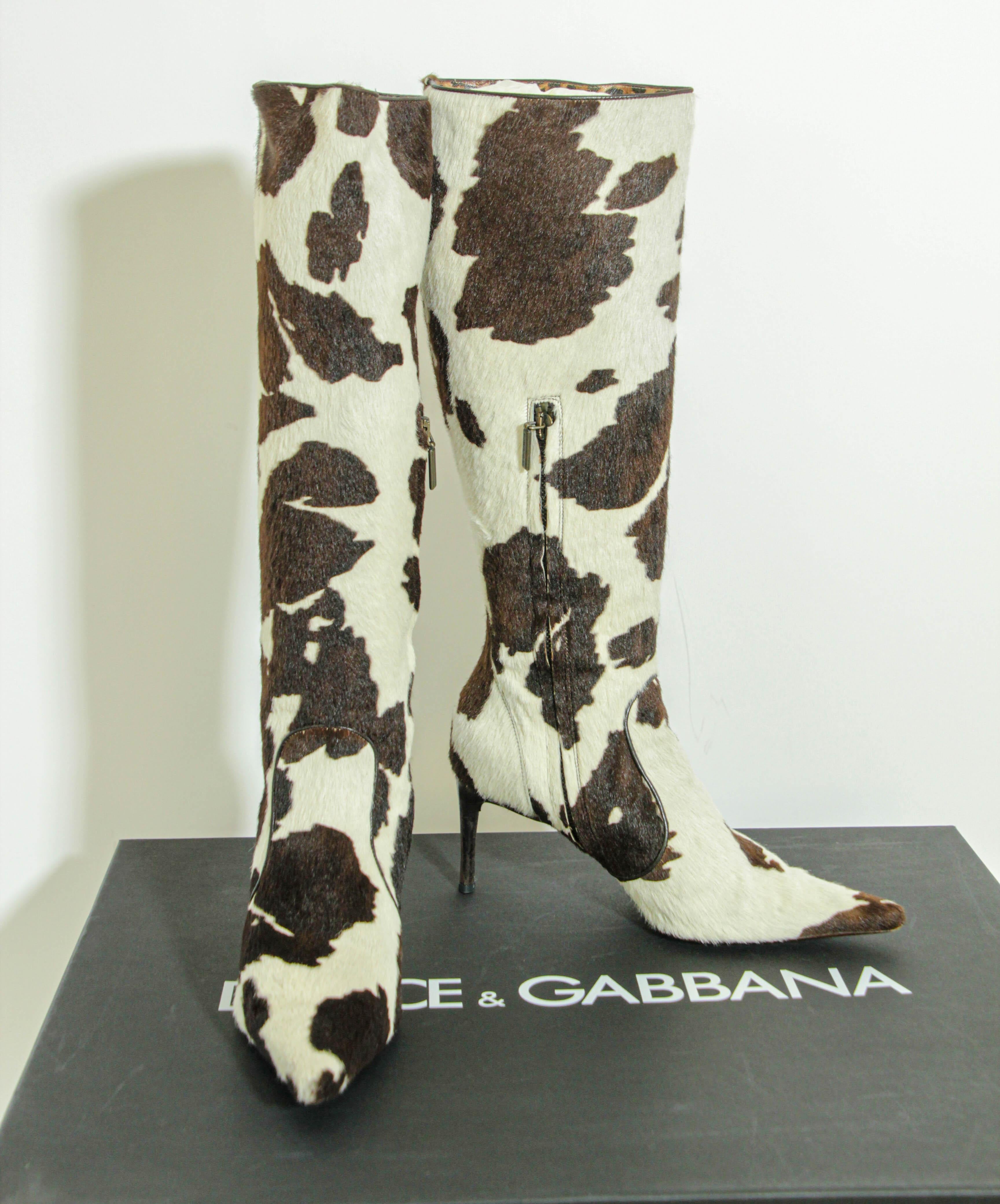 Dolce & Gabbana Leather Knee Fitted Boots Black and white Animal Print Size EU35 For Sale 9