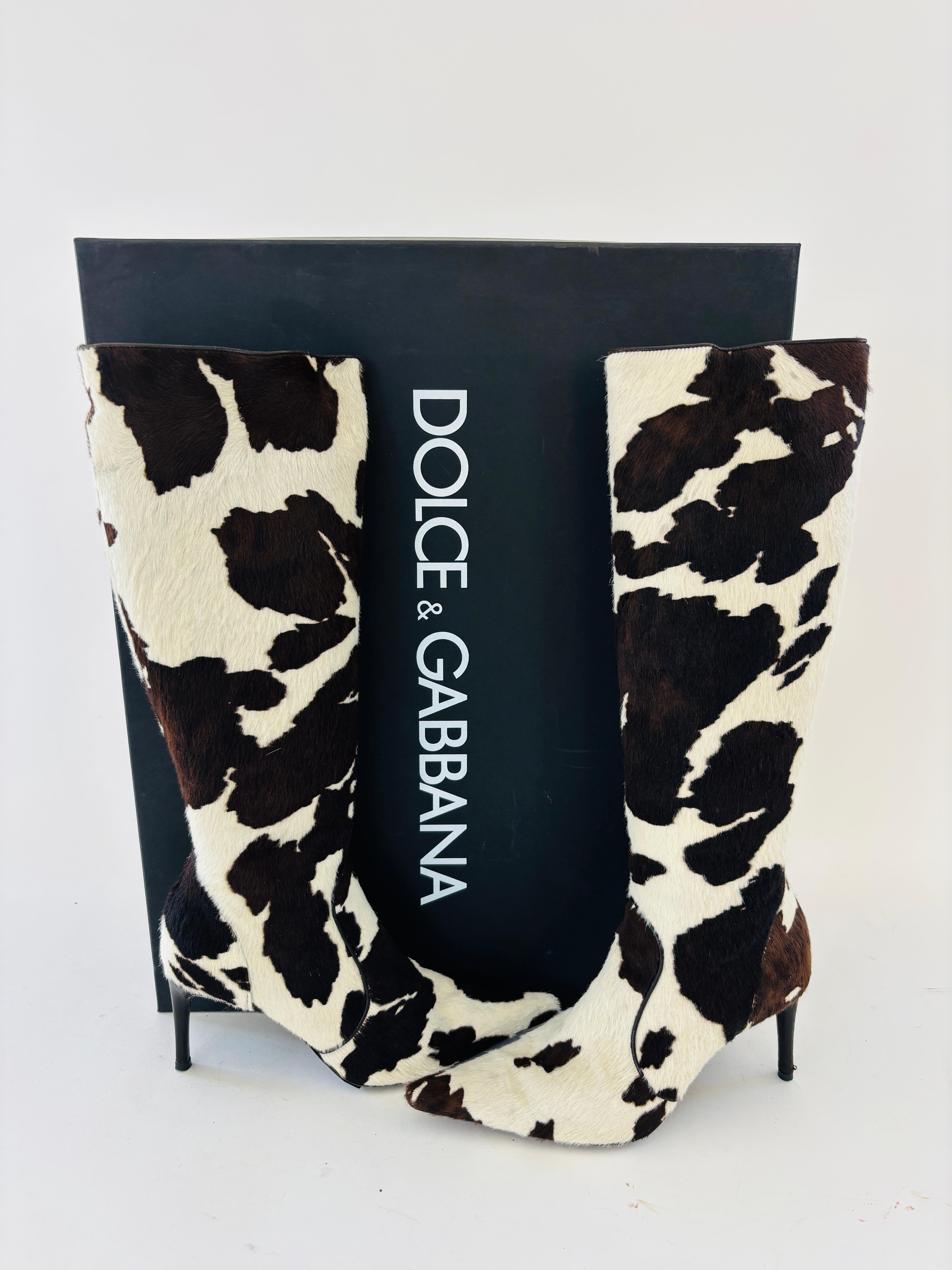 Dolce & Gabbana Leather Knee Fitted Boots Black and white Animal Print Size EU35 For Sale 11