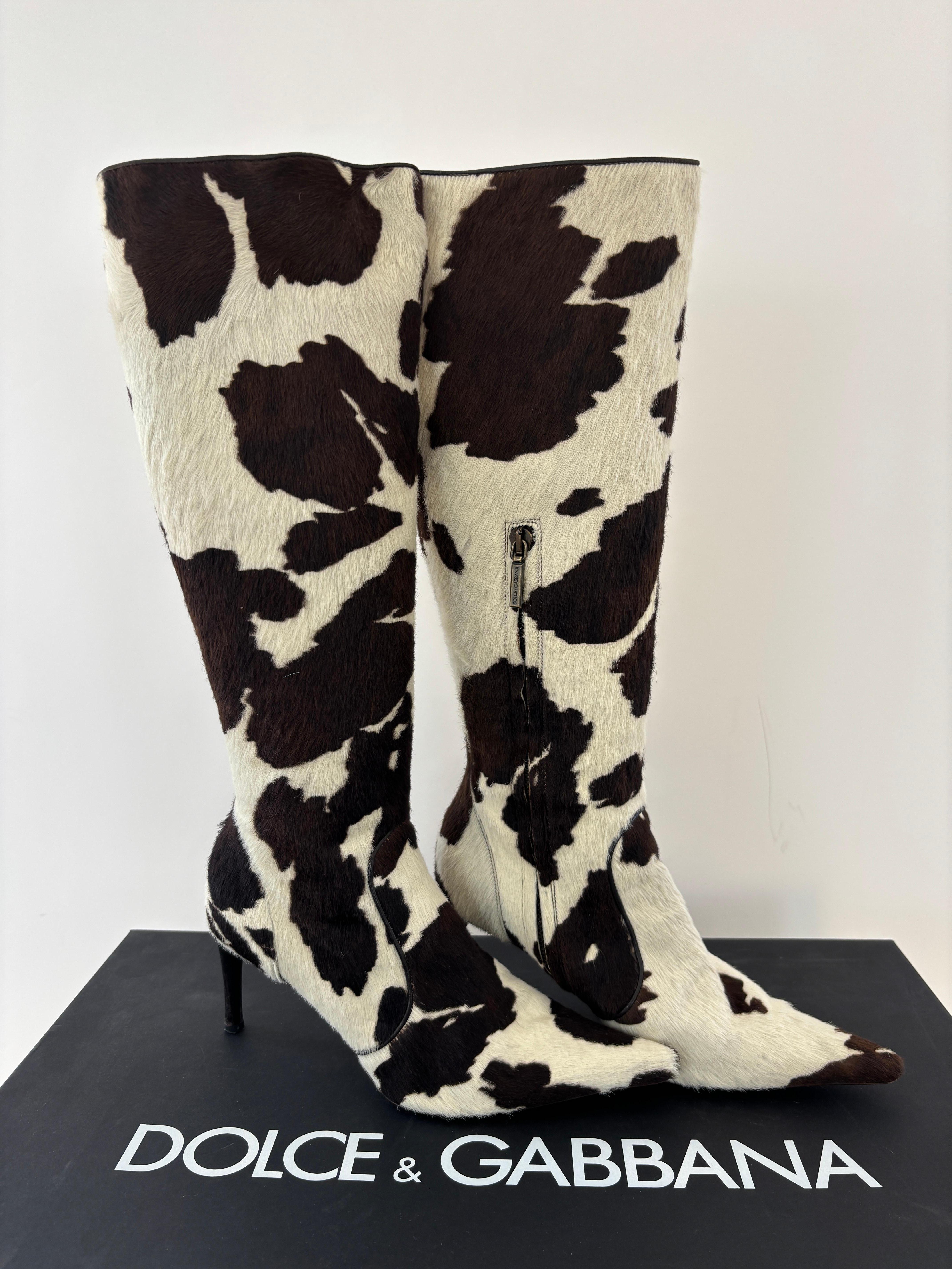 Dolce & Gabbana Leather Knee Fitted Boots Black and white Animal Print Size EU35 For Sale 12