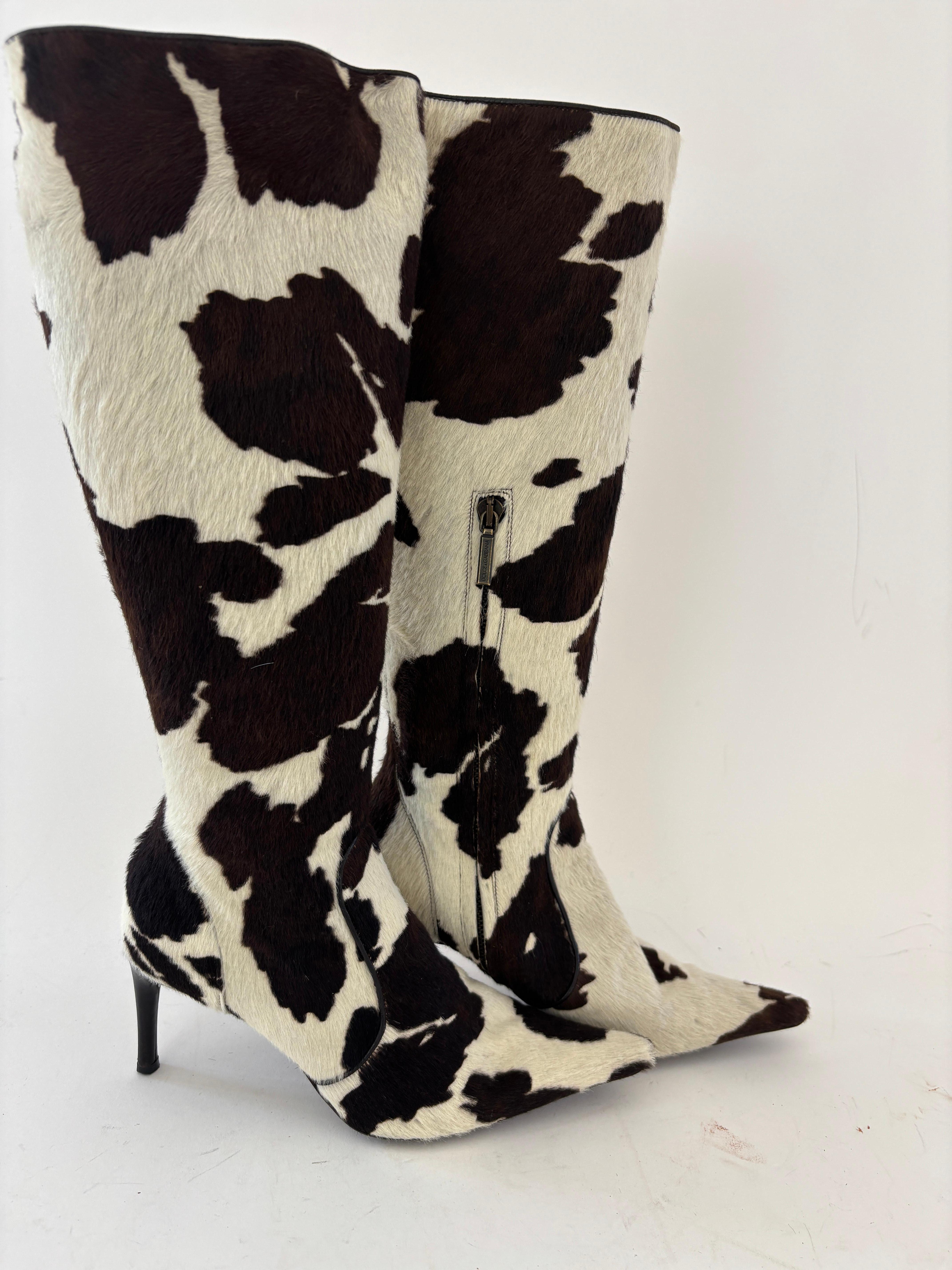 Dolce & Gabbana Leather Knee Fitted Boots Black and white Animal Print Size EU35 For Sale 13
