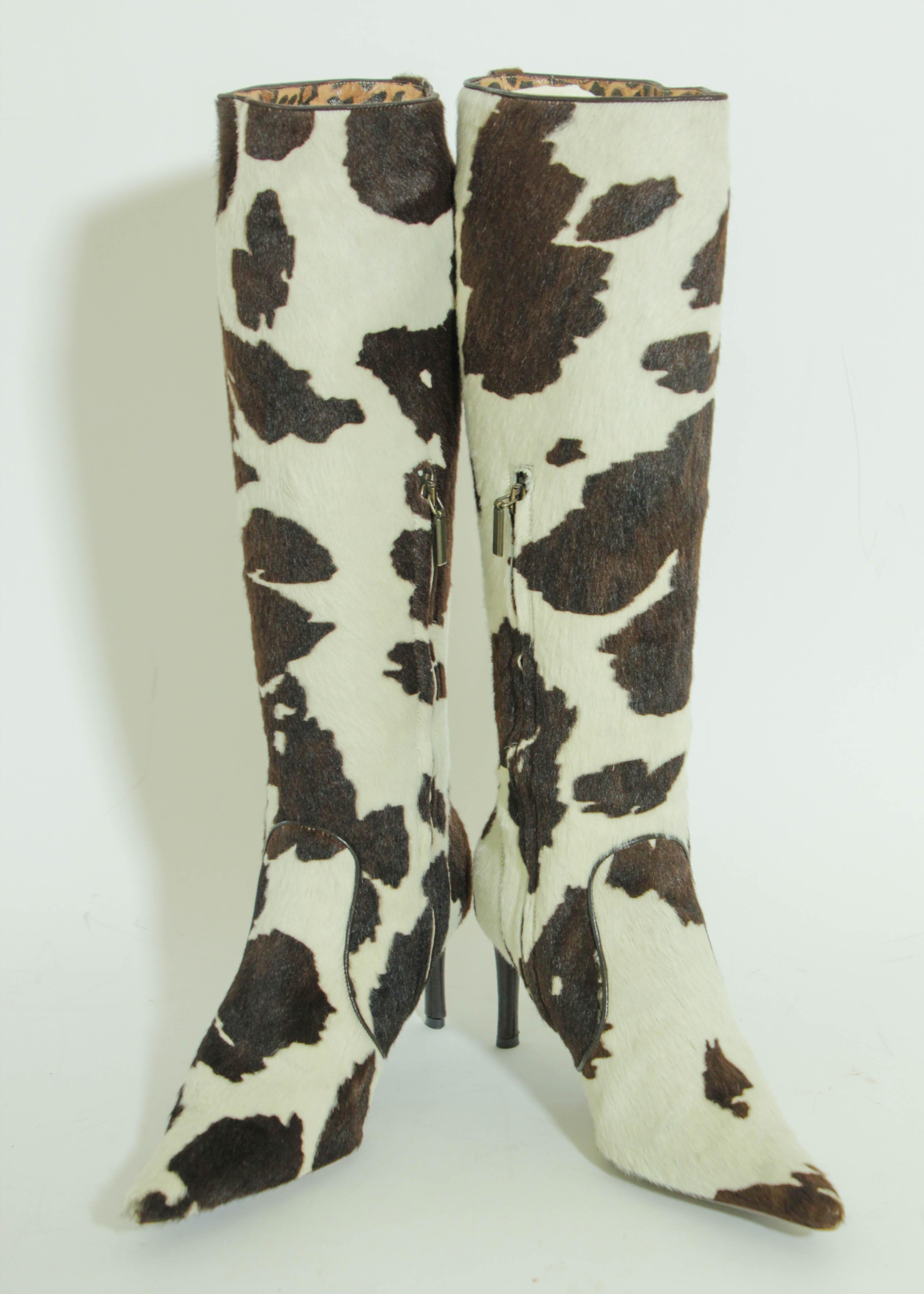 Dolce & Gabbana Leather Knee Fitted Boots Black and white Animal Print Size EU35 For Sale 5