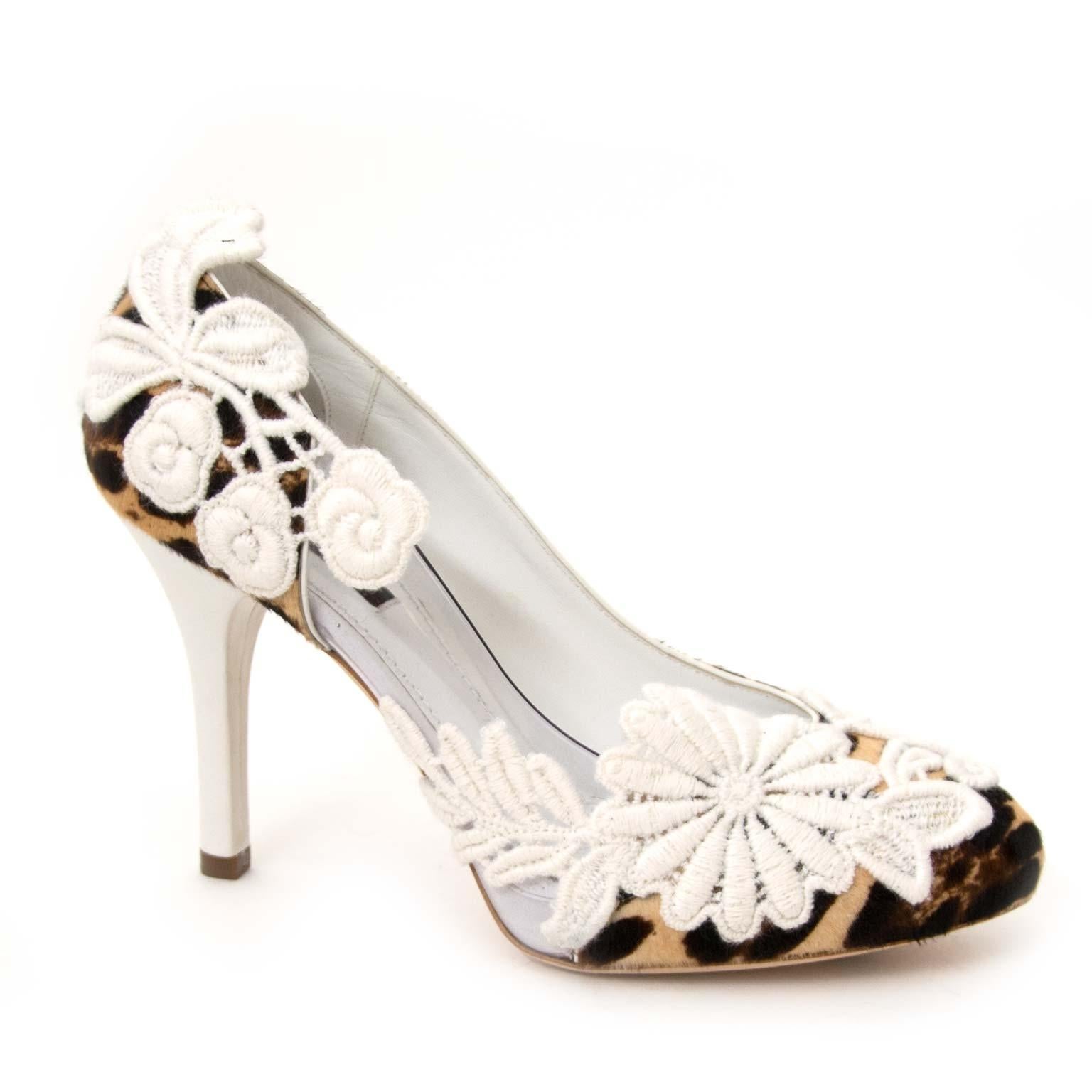As new

Dolce & Gabbana Leopard And Flower Lace Pumps

Be different with these Dolce & Gabbana pumps. The seethrough fabric with leopard and flower lace make this shoe unique from beginning to end. 