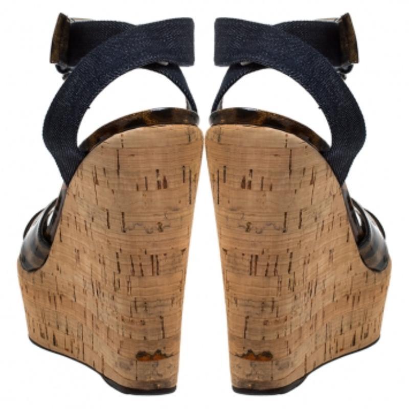 Dolce & Gabbana Sandalias con plataforma de corcho y charol de leopardo talla 41 en Bastante bueno estado para la venta en Dubai, Al Qouz 2