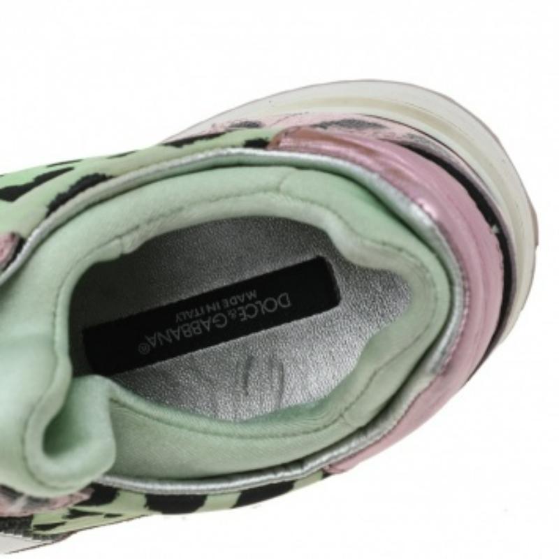 Dolce & Gabbana - Baskets basses en toile et cuir imprimé léopard - Taille 38 en vente 2
