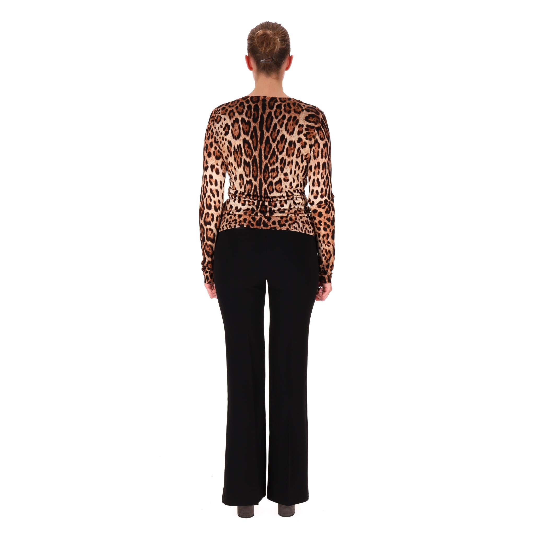 Dolce & Gabbana - Ensemble deux pièces, cardigan et top assortis, imprimé léopard Pour femmes en vente