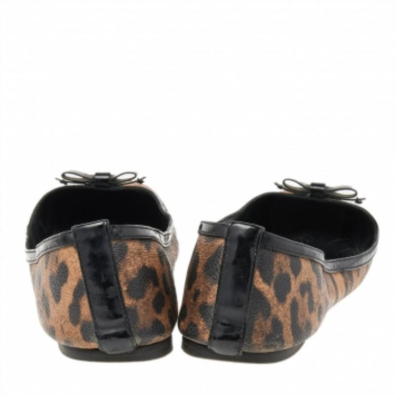 Carrying a classic design, these ballet flats from Dolce & Gabbana are worthy of a place in your shoe collection. They have been crafted from leopard-print canvas & patent leather and designed with little bow detailing on the uppers. Lined with