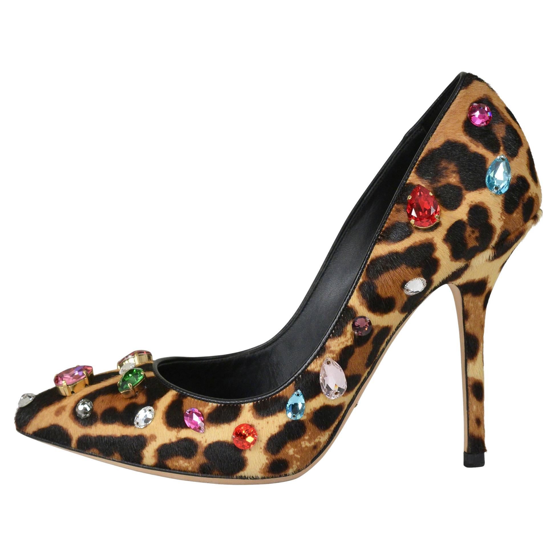 Dolce 
Gabbana - Escarpins imprimés léopard et ornés de bijoux multicolores