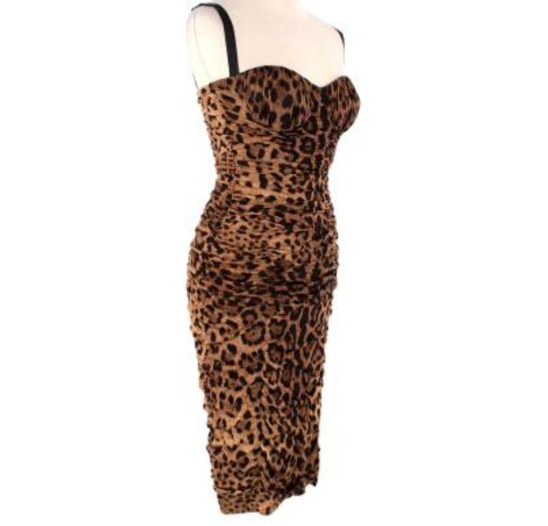 Dolce & Gabbana Leopard Print Ruched Fitted Dress

-Built bustier 
- Satin straps 
-Zip at the back 
-Gathered fabric 

Material
-Acetate- 78%
-Spandex- 6%
-Nylon- 16%

Washing
-Dry clean only 

Condition 9.5/10

MADE IN ITALY 

PLEASE NOTE, THESE