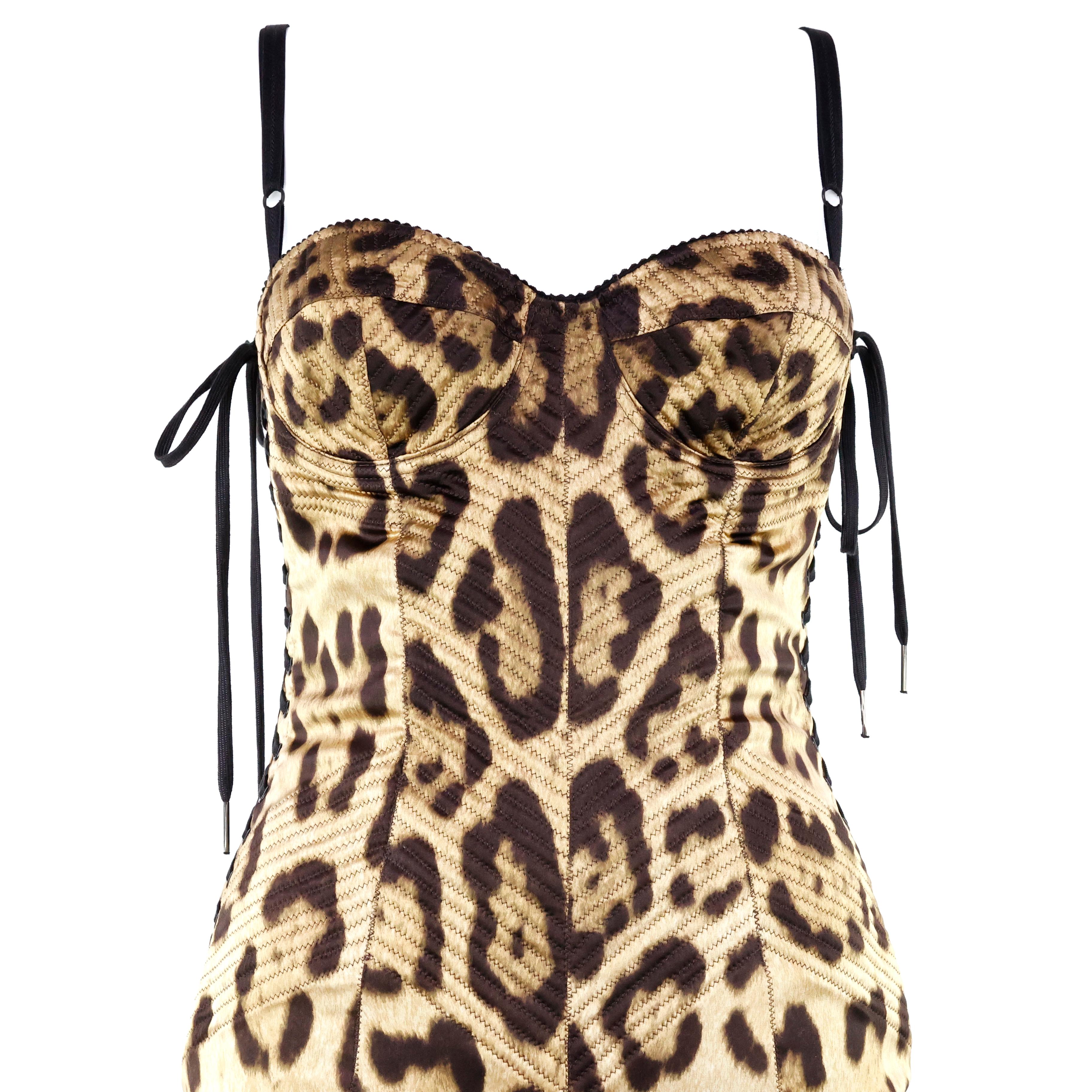 Beige Dolce & Gabbana - Robe corset en soie imprimée léopard  en vente