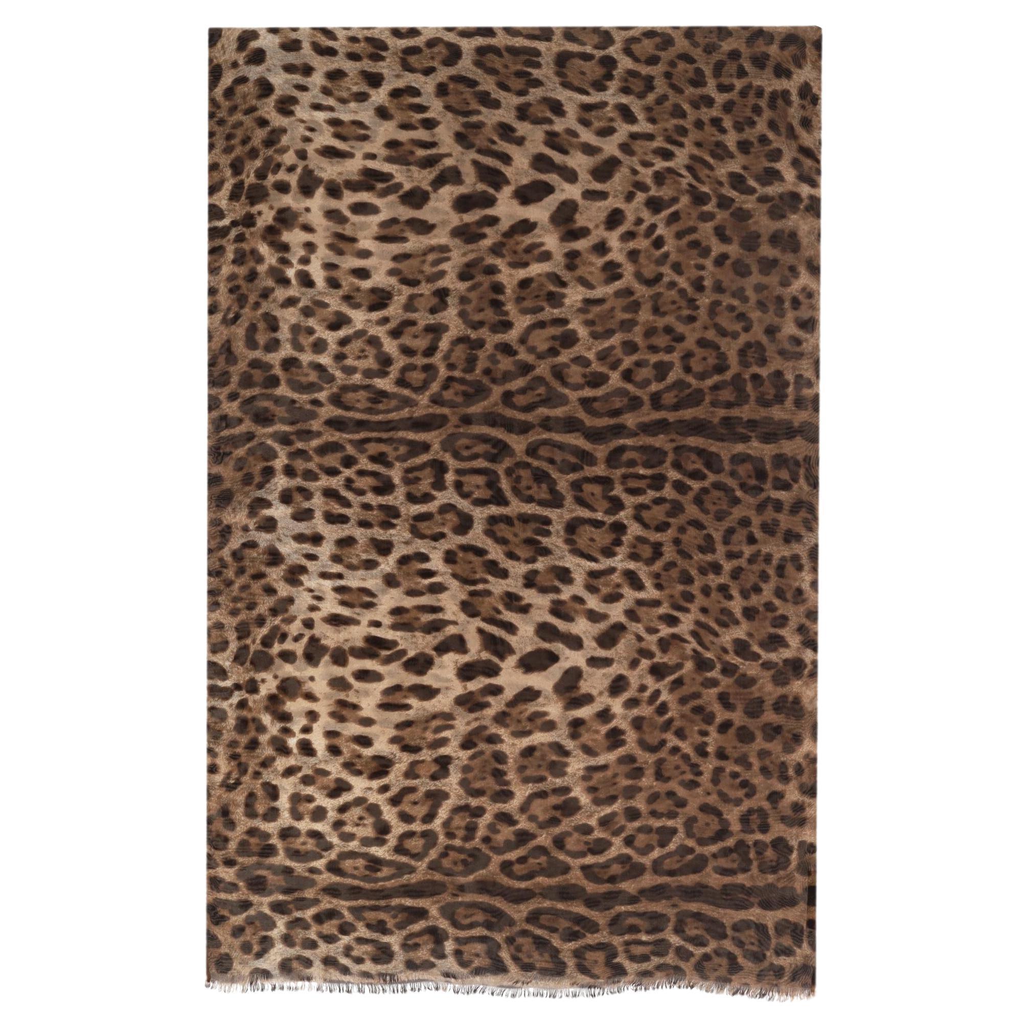 Sciarpa in seta con stampa leopardata di Dolce & Gabbana in vendita
