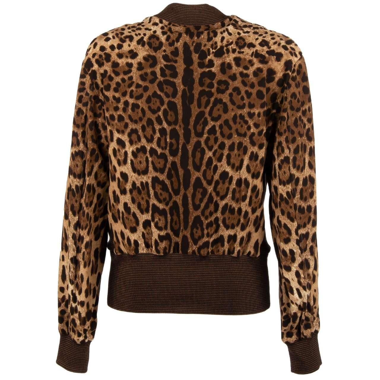 - Leopard printed bomber jacket with SNEAK PEEK Patch, pockets and knit and leather details by DOLCE & GABBANA - New with tag - Wide Fit - MADE IN ITALY - Model: G9QR0Z-G7WCT-HY13M - Material: 90% Viscose, 5% Lambskin, 5% Elastan - Lining: 100%