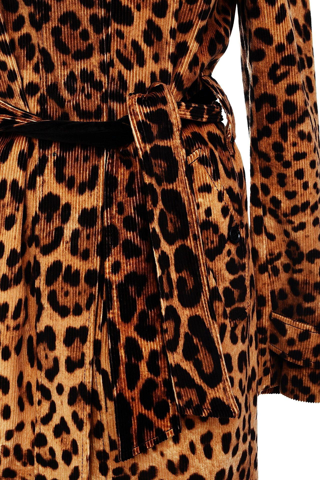 Dolce & Gabbana Leopard Printed Velvet Coat 44 - 8

96% Cotton,
2% Elastane,
2% Lycra

IT Size 44 - US 8

New, with tags