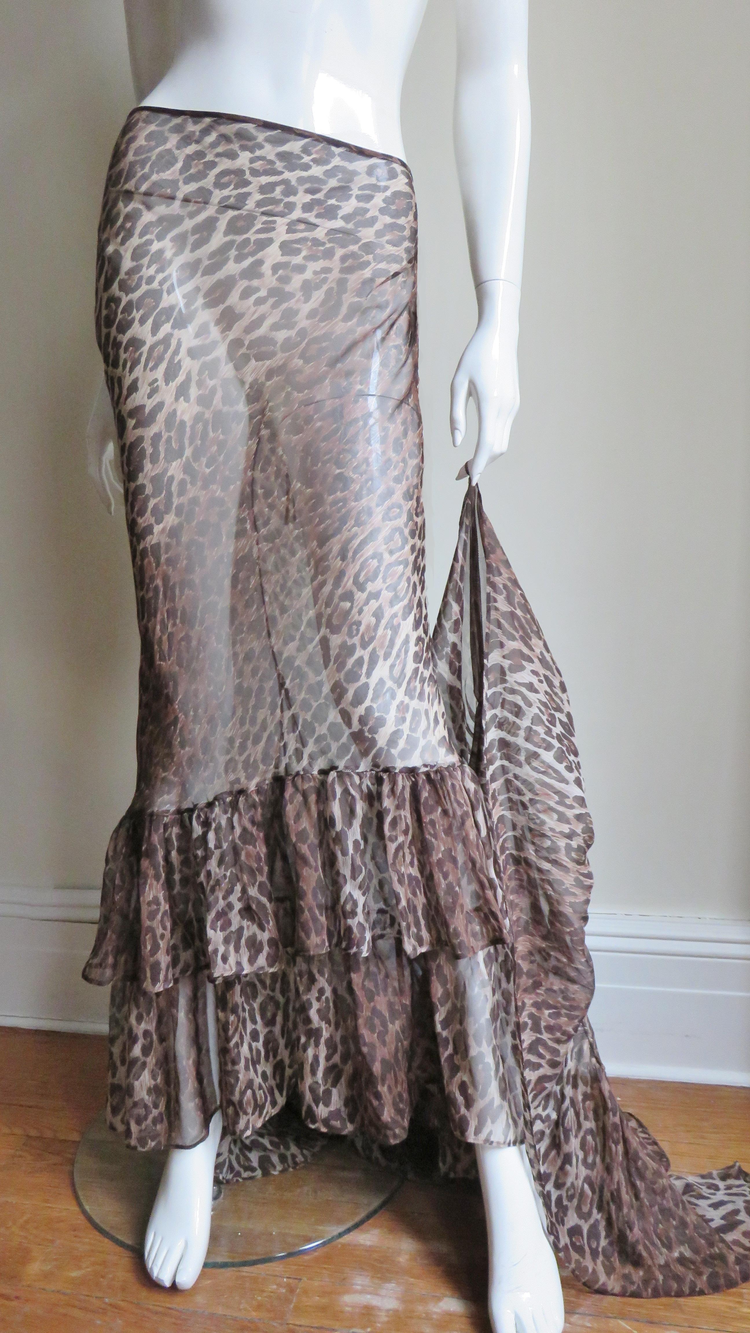 Dolce & Gabbana Silk Leopard Skirt with Train In Good Condition In Water Mill, NY