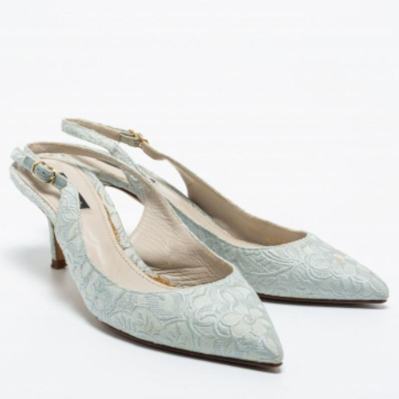 Dolce & Gabbana - Décolleté in tessuto di broccato blu chiaro taglia 38 In condizioni buone in vendita a Dubai, Al Qouz 2