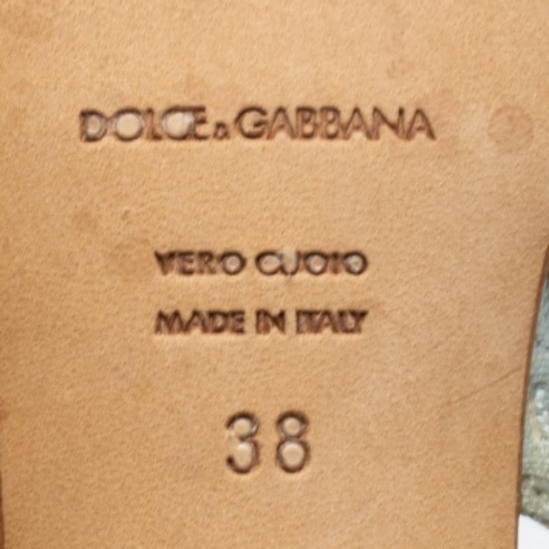 Dolce & Gabbana - Décolleté in tessuto di broccato blu chiaro taglia 38 in vendita 2