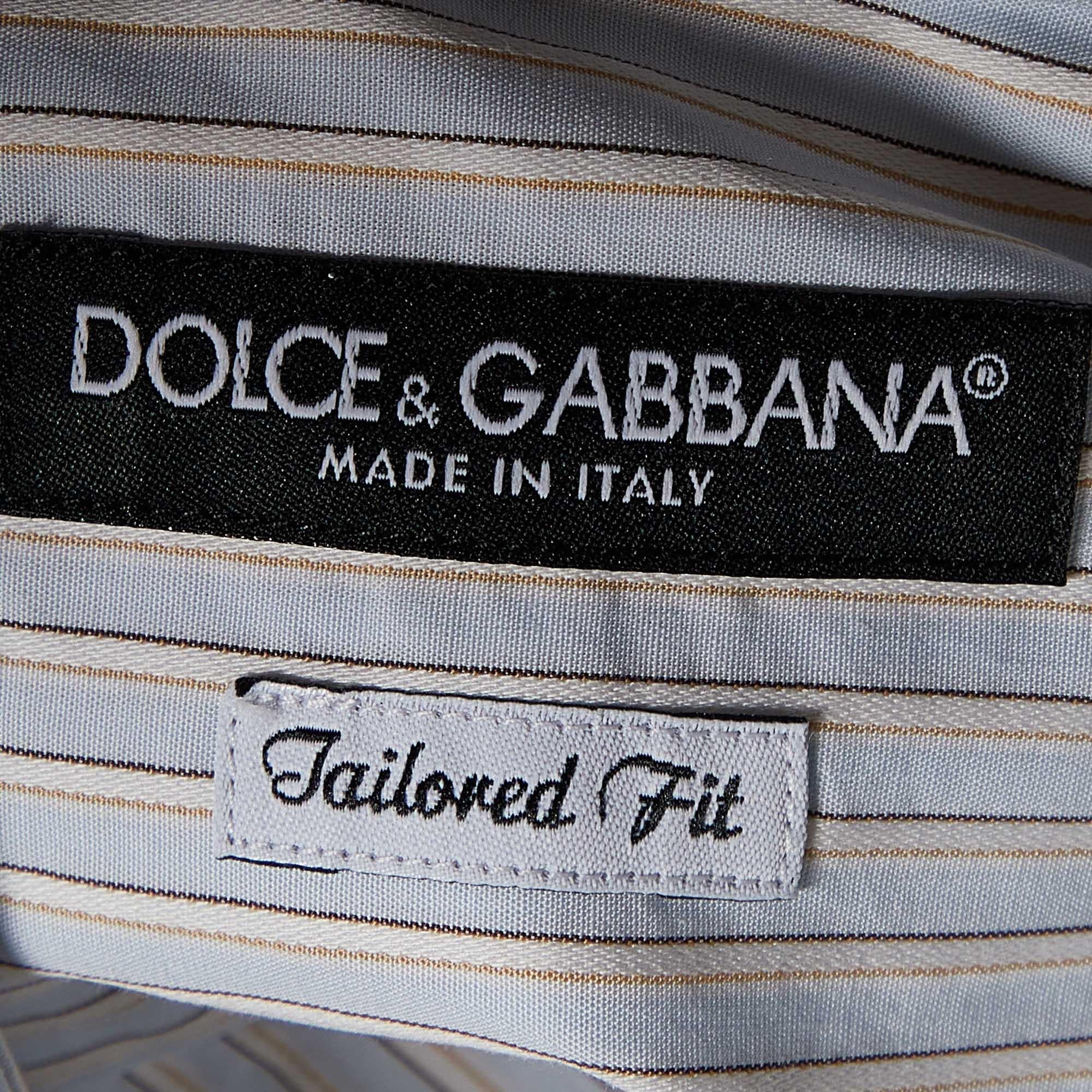Dolce & Gabbana - Chemise en coton bleu clair à rayures M Excellent état - En vente à Dubai, Al Qouz 2