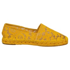 Gelbe Espadrilles aus geblümter Spitze von Dolce & Gabbana EUR 35