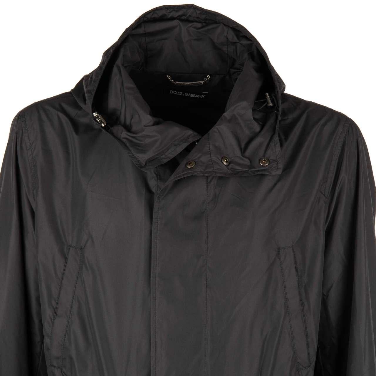 Dolce & Gabbana Light Hooded Rain Parka Jacket with Pockets and Logo Black 48 For Sale 2