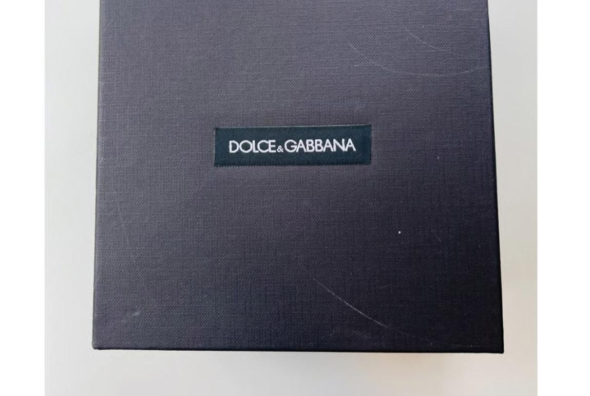 Women's Dolce & Gabbana Light Pink Leather Belt with Gold DG Logo Details 85cm For Sale