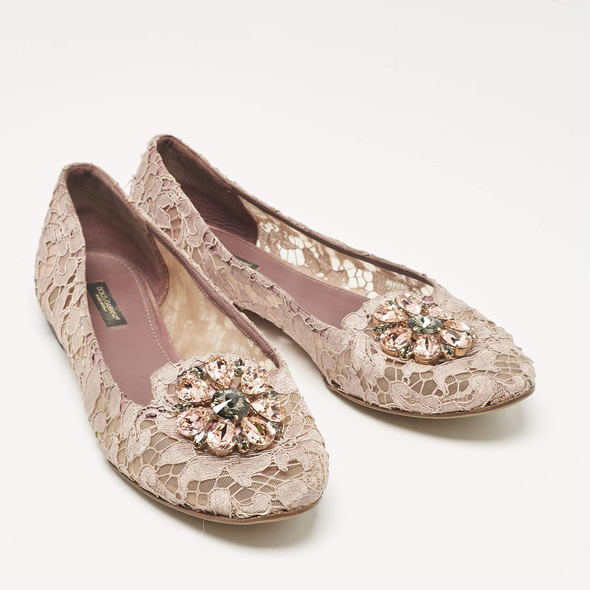 Dolce & Gabbana Light Purple Lace Taormina Smoking Slippers Size 40 In Fair Condition In Dubai, Al Qouz 2