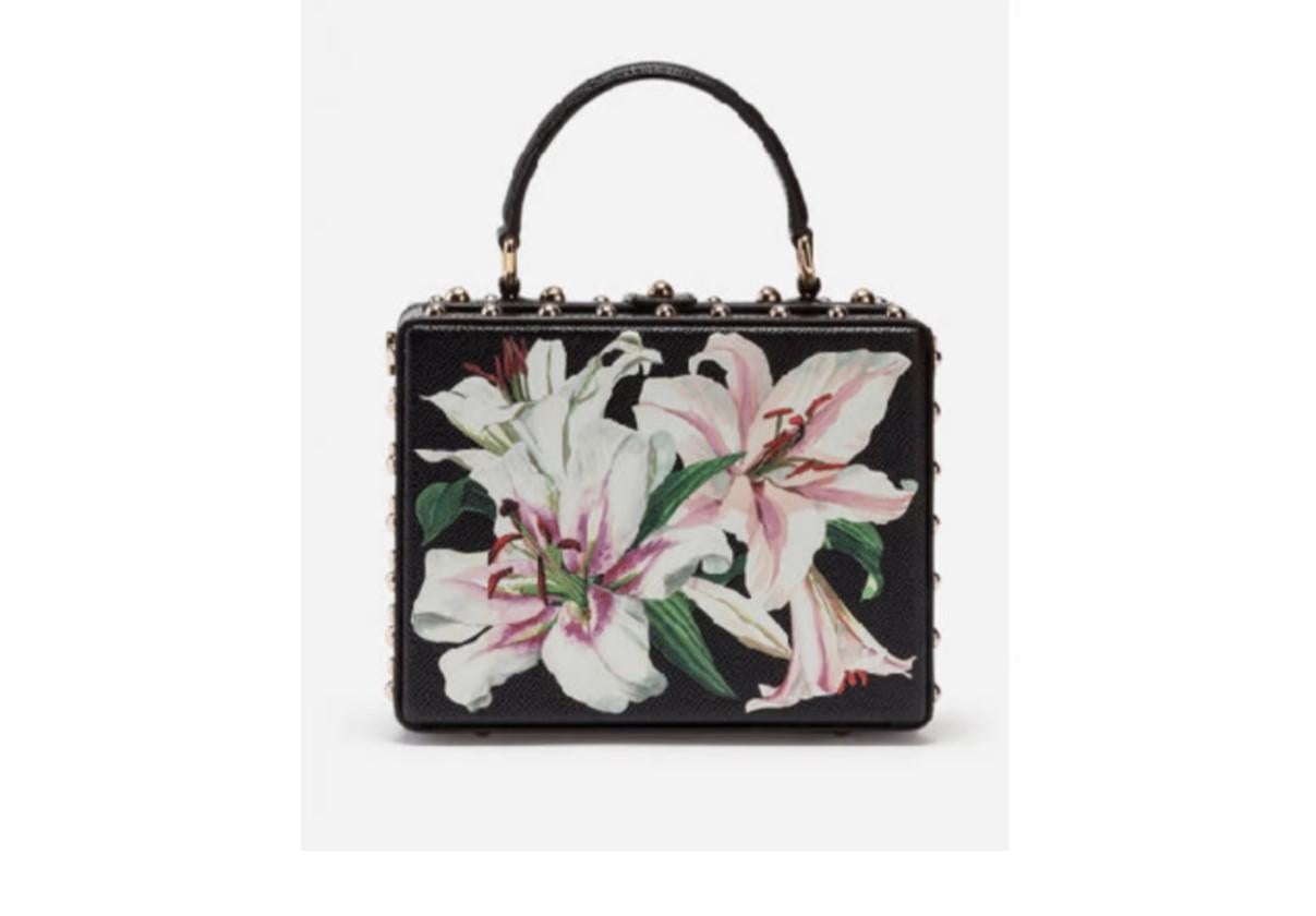DOLCE BOX BAG IN LILY-PRINT DAUPHINE CALFSKIN WITH EMBROIDERY IN FLORAL PRINT
A brand icon, the Dolce BOX Bag - Delicate and romantic, it comes in Dauphin calfskin with a carefully placed print and is embellished by 3D embroidery, all done by hand,