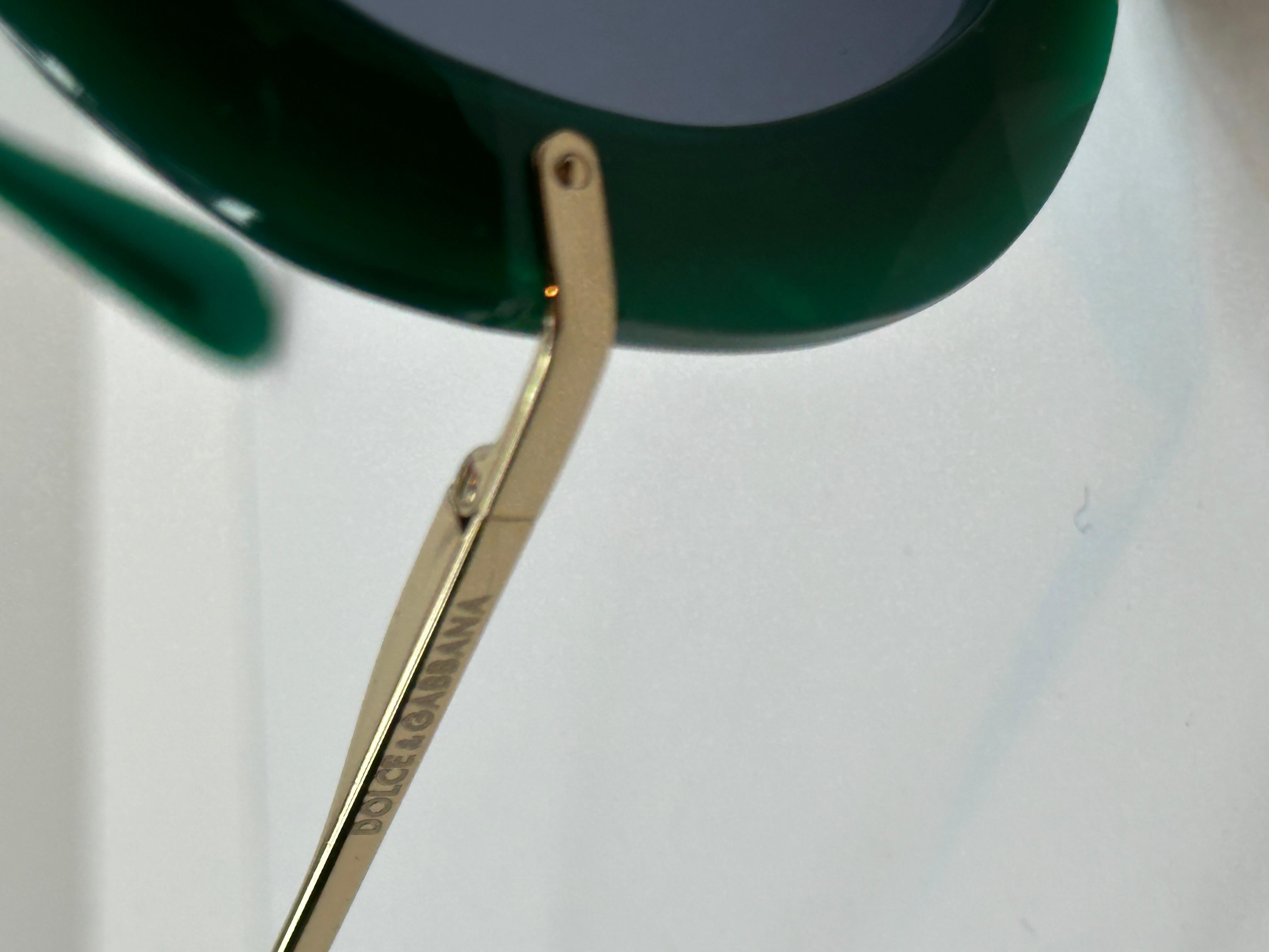Dolce & Gabbana „Limited Edition“ Smaragd-grüne Multi-Facet-Rahmen-Sonnenbrille mit mehreren Facetten im Angebot 6