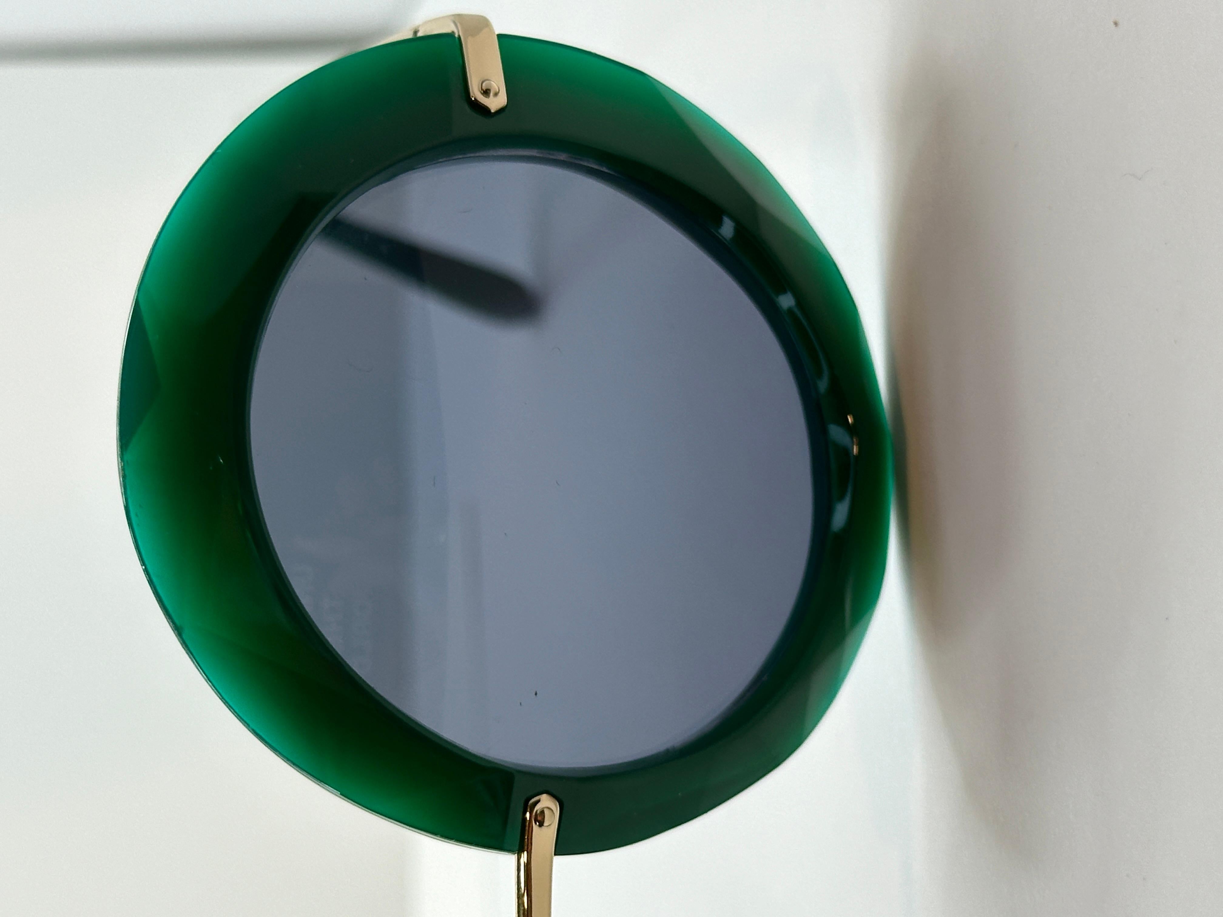 Dolce & Gabbana „Limited Edition“ Smaragd-grüne Multi-Facet-Rahmen-Sonnenbrille mit mehreren Facetten im Zustand „Gut“ im Angebot in New York, NY