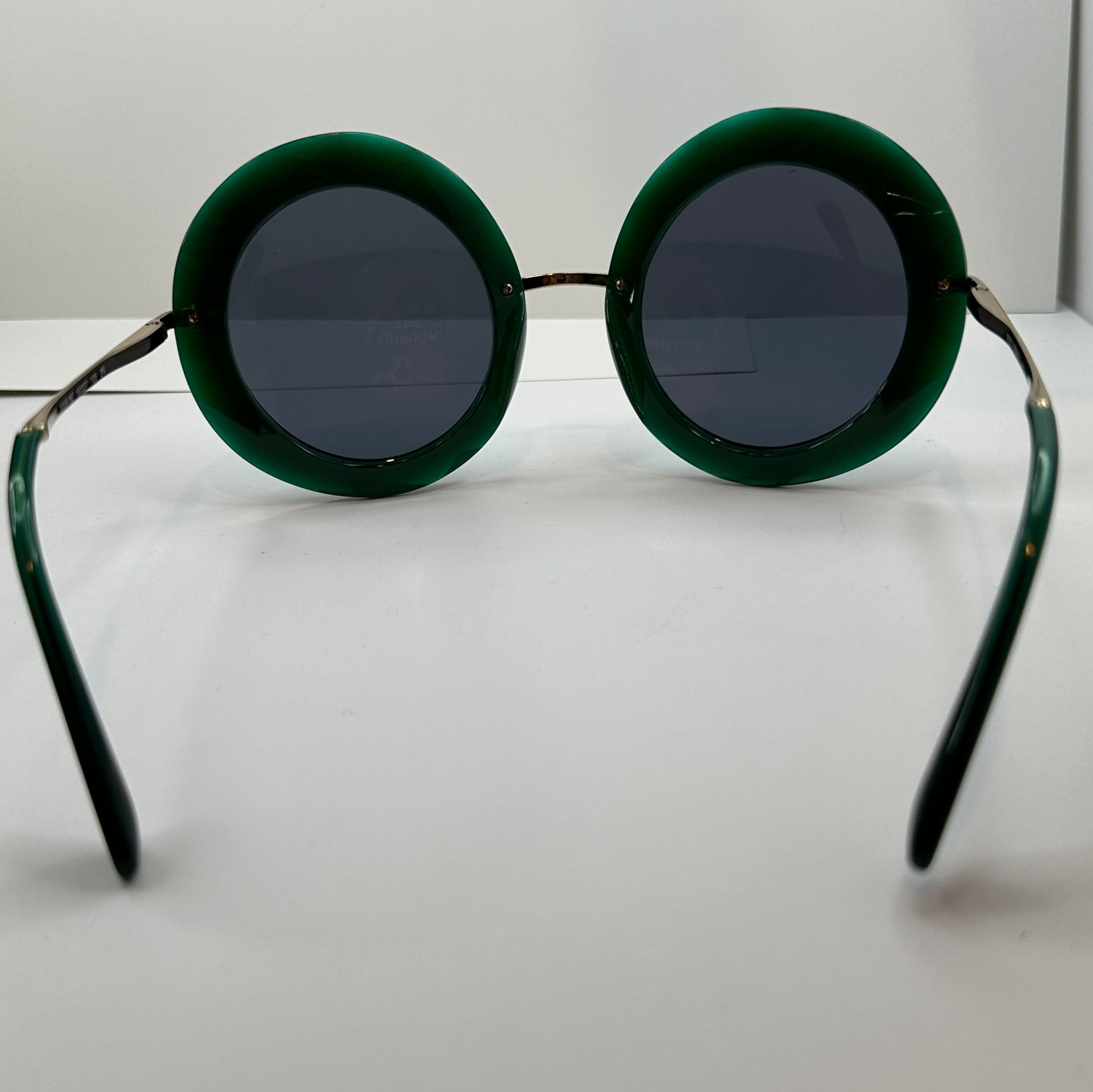 Dolce & Gabbana „Limited Edition“ Smaragd-grüne Multi-Facet-Rahmen-Sonnenbrille mit mehreren Facetten im Angebot 4