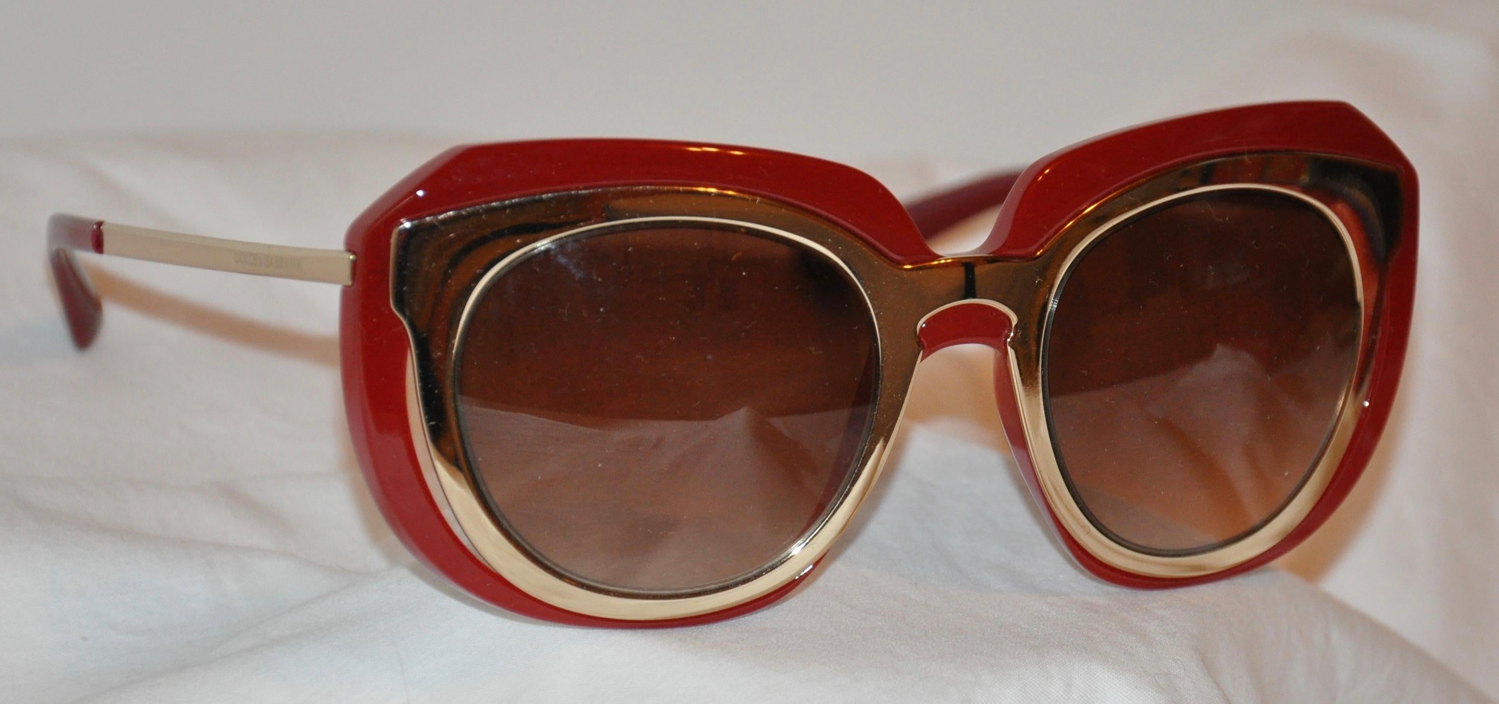 Dolce & Gabbana: „Limited Edition“, vergoldete Sonnenbrille mit Lucite-Hardware in Merlotoptik (Braun) im Angebot