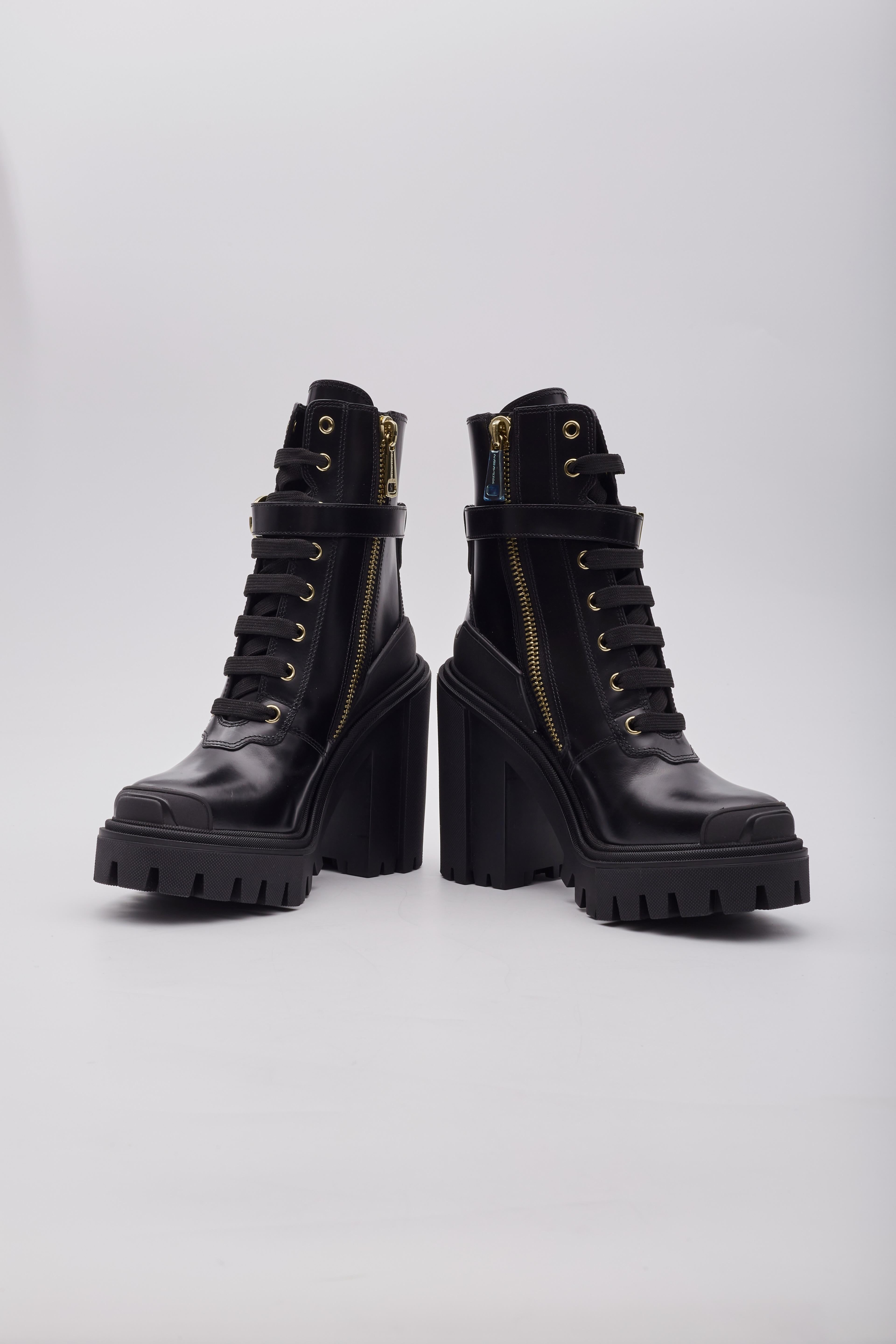 Dolce & Gabbana Logo Charm Black Leather Platform Ankle Boots For Sale 1