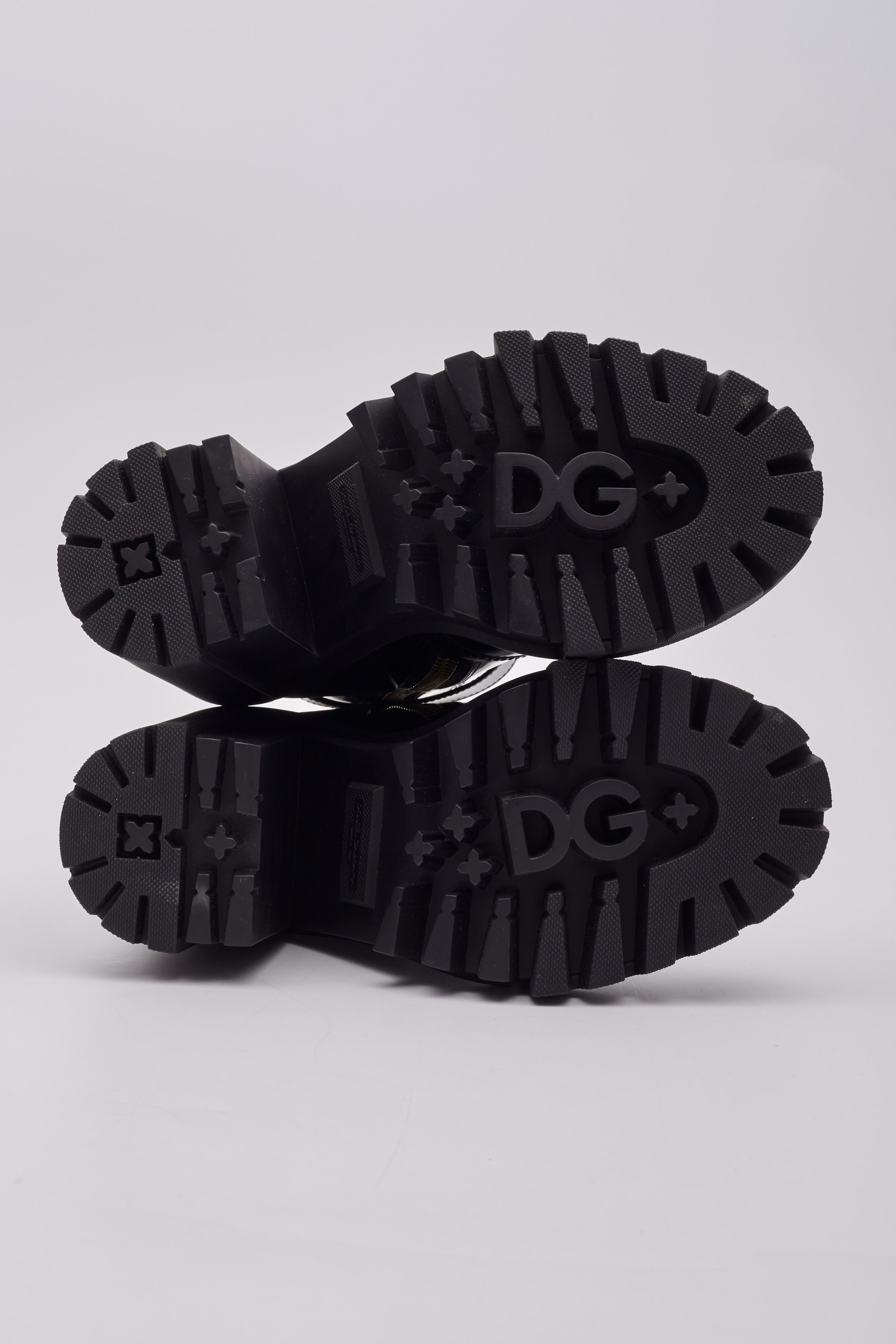 Dolce & Gabbana Logo Charm Black Leather Platform Ankle Boots For Sale 2