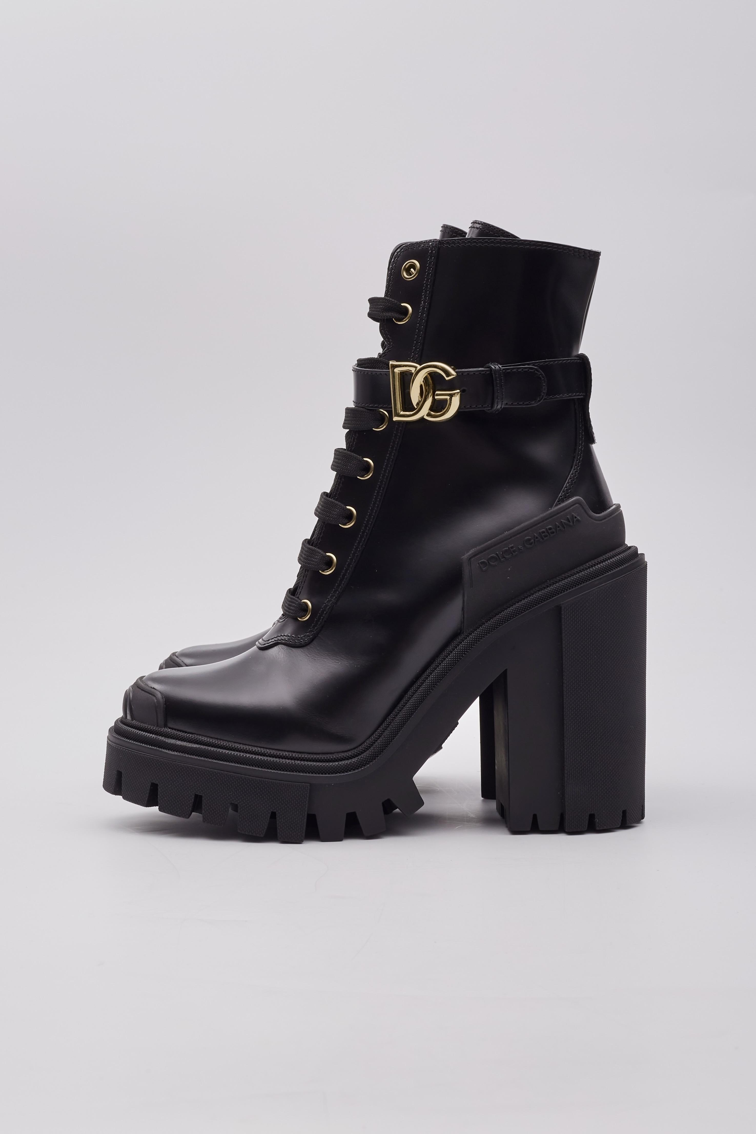 Dolce & Gabbana Logo Charm Black Leather Platform Ankle Boots For Sale 5