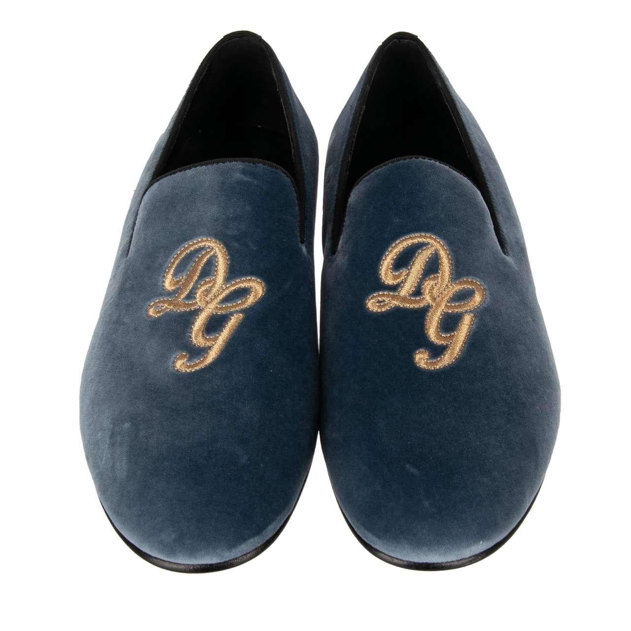 Dolce & Gabbana - Logo Embroidered Velvet Loafer AMALFI Light Blue Gold EUR 42 In Excellent Condition For Sale In Erkrath, DE